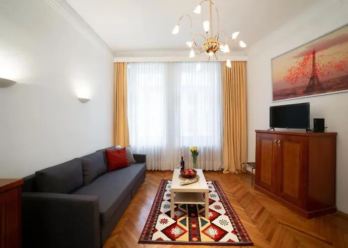 Premium Apartment With Free Parking - 15 Min To Center