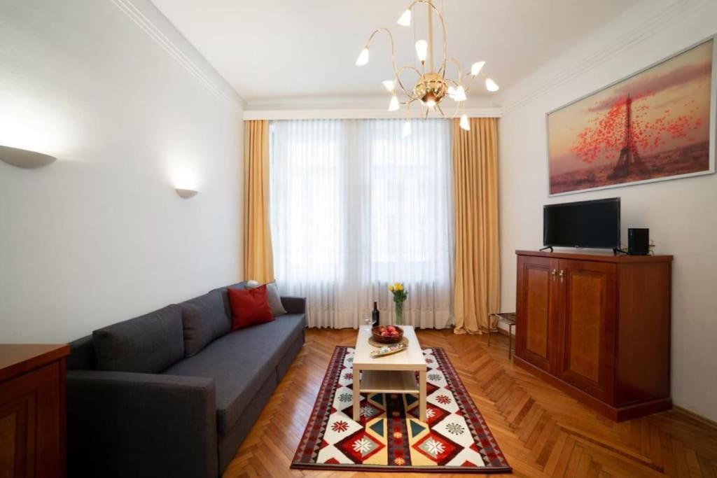 Premium With Free Parking - 15 Min To Center Apartment