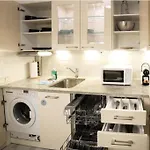 Premium Apartment With Free Parking - 15 Min To Center